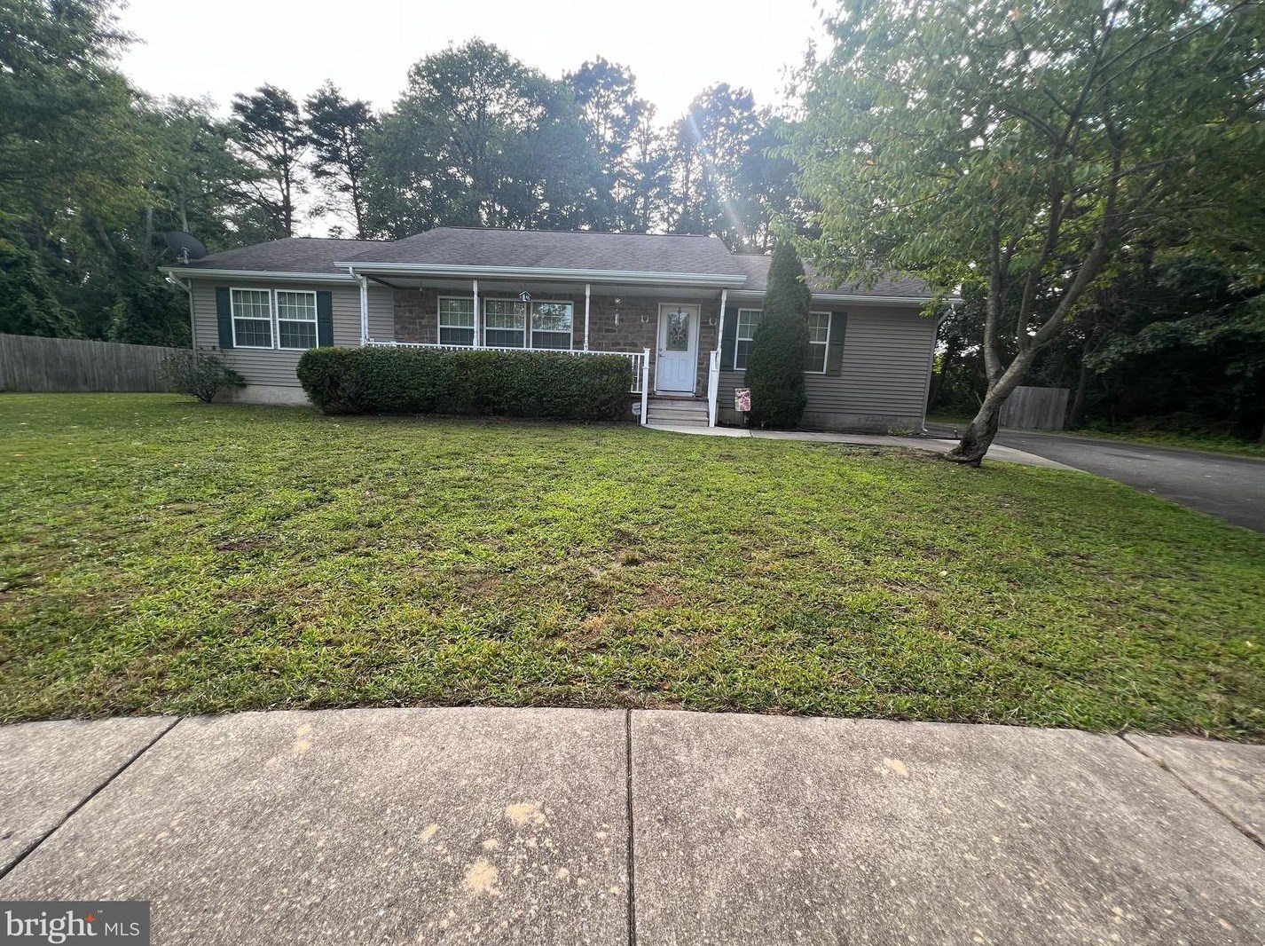 2 Crystal Ln, Millville, NJ 08332-1807