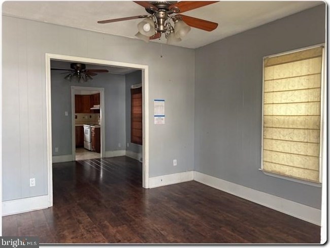 221 Maurice St, Millville, NJ 08332-4111