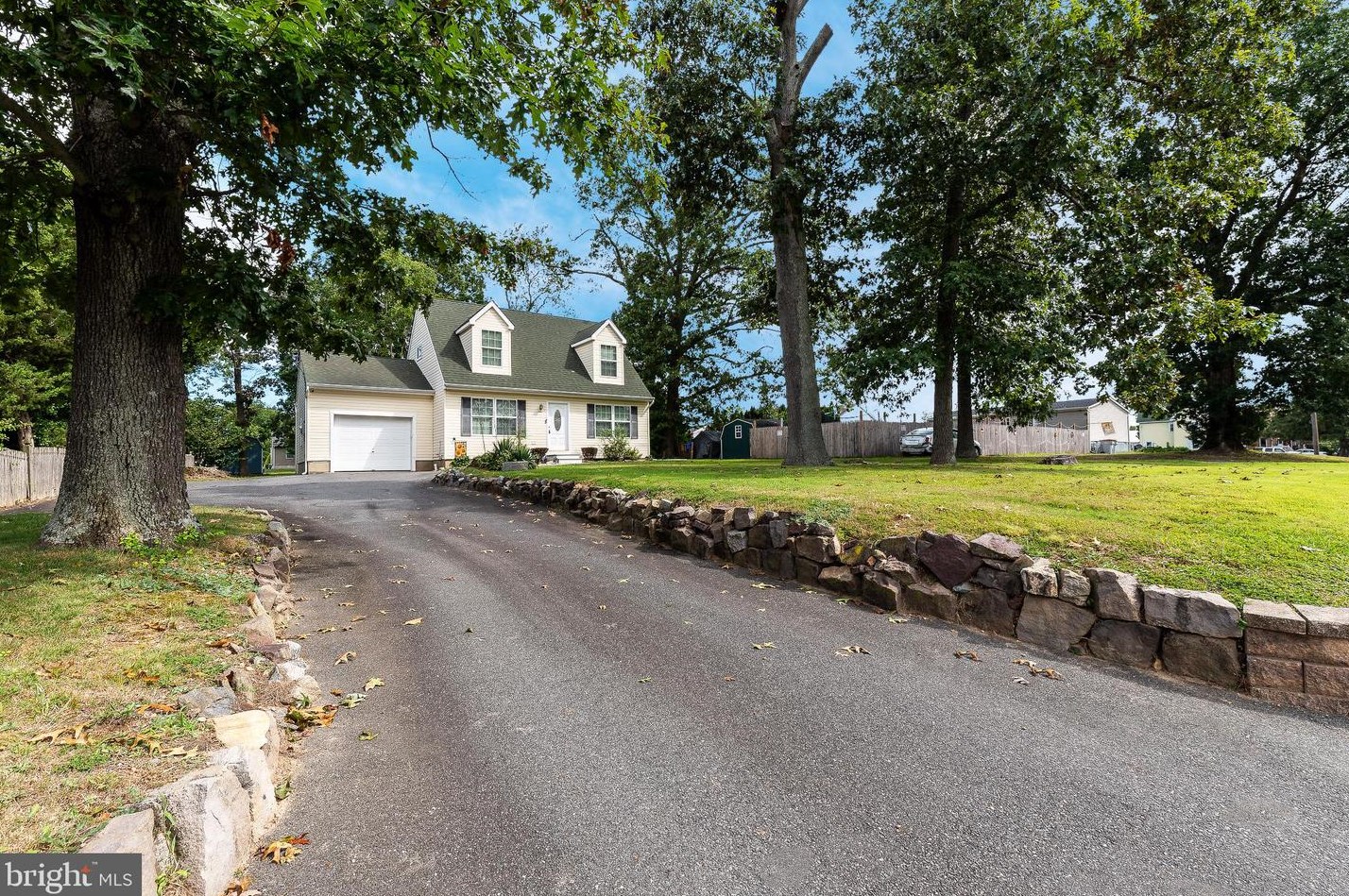 954 Walnut Rd, Vineland, NJ 08360-5902