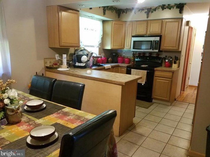 1118 Linda Ln, Vineland, NJ 08360-5009