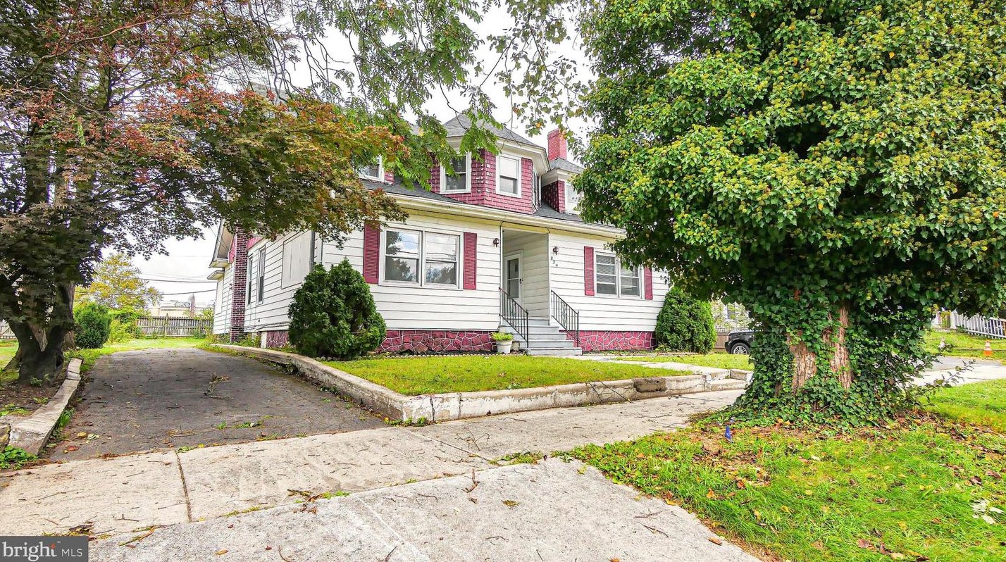 834 Elmer St, Vineland, NJ 08360-4725