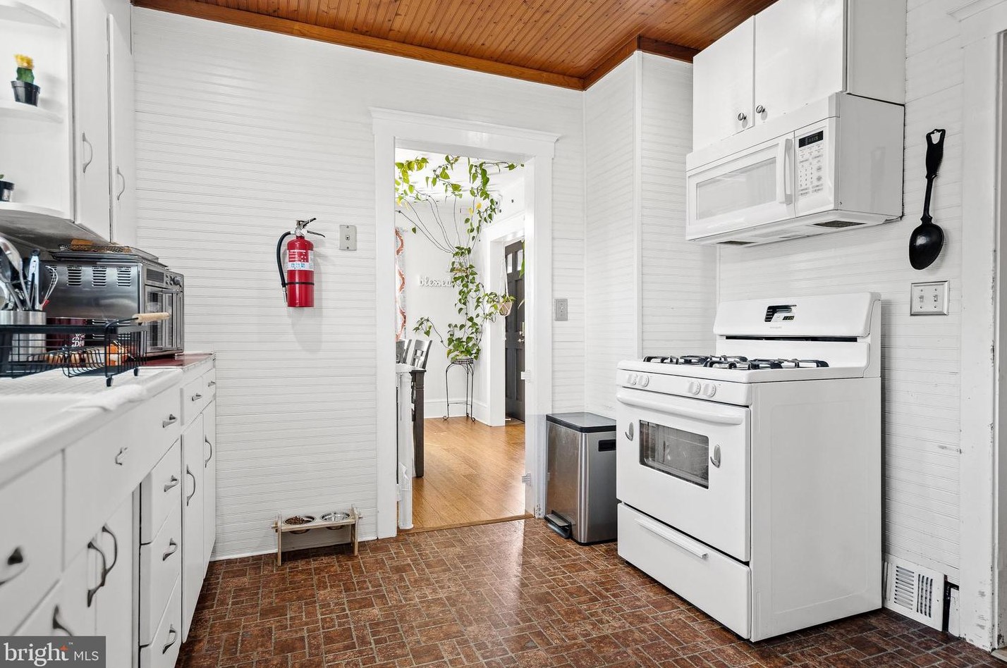 1004 Woodland Ave, Millville NJ  08332-3437 exterior