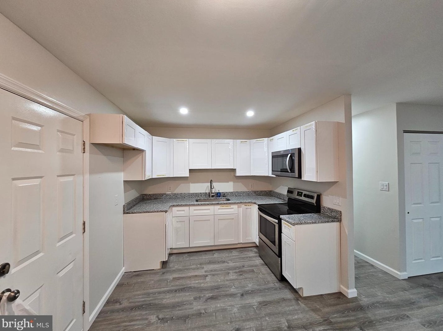 745 8th St, Vineland, NJ 08360-5742