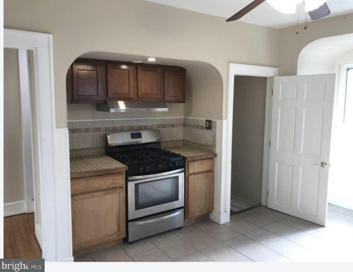 44 W Montrose St, Vineland, NJ 08360