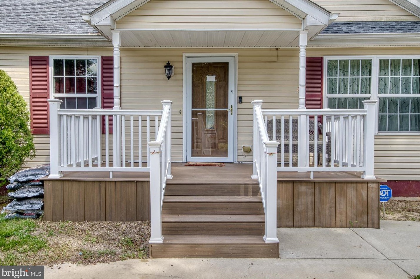 5 Queen Rd, Millville NJ  08332-7215 exterior