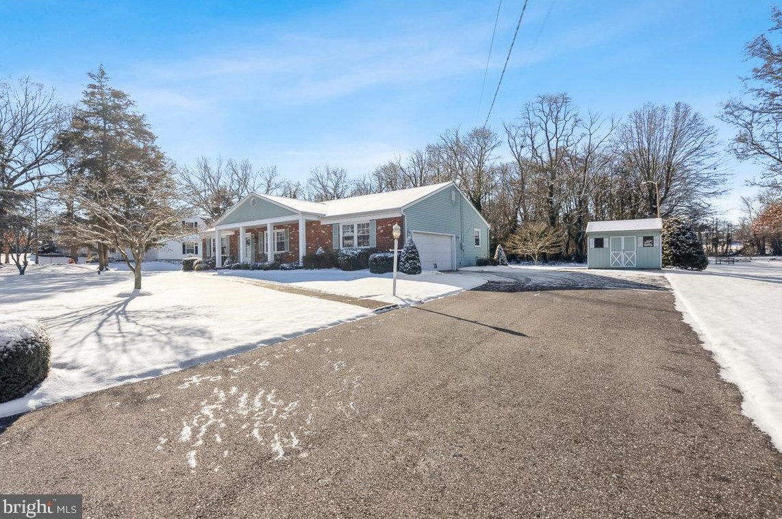 5 Meadow Wood Dr, Stow Creek Twp, NJ 08302