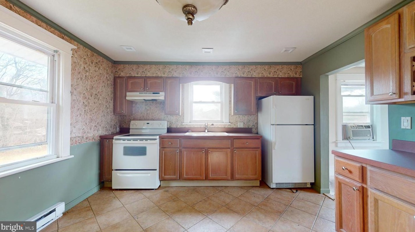 1933 Main Rd, Vineland, NJ 08360-7145