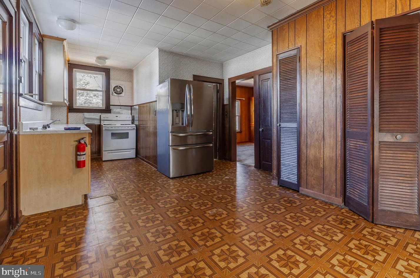 1054 E Chestnut Ave, Vineland, NJ 08360