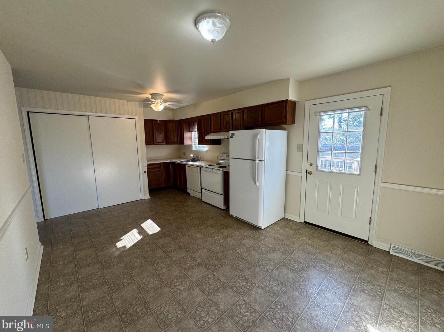 2485 Oak Rd, Vineland NJ  08361-2507 exterior