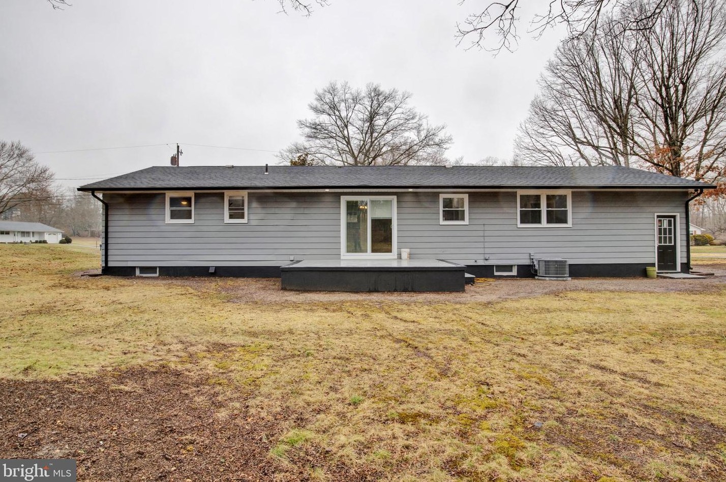 49 Roberts Ave, Stow Creek Twp NJ 08302-3638 exterior