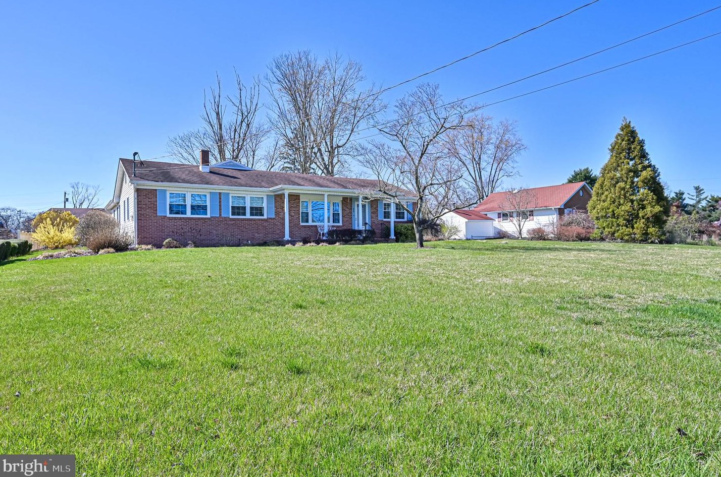 858 S Spring Rd, Vineland, NJ 08361