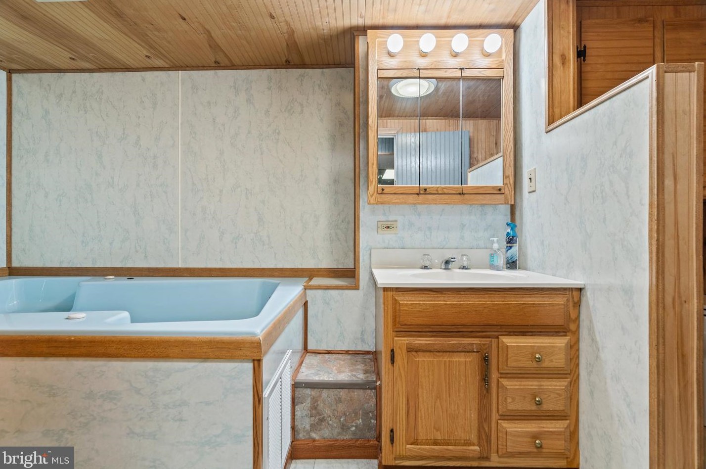 606 Valatia Ave, Millville NJ  08332-3918 exterior