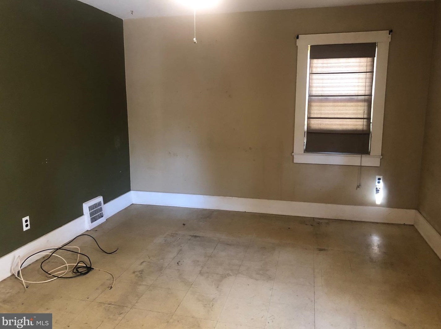 1017 Alexander Dr, Vineland, NJ 08361