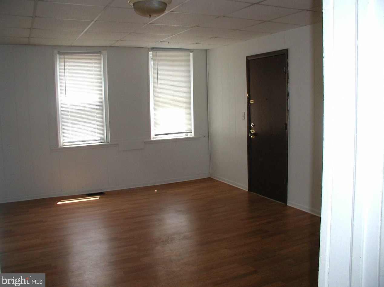 720 Vine St, Millville, NJ 08332-3100