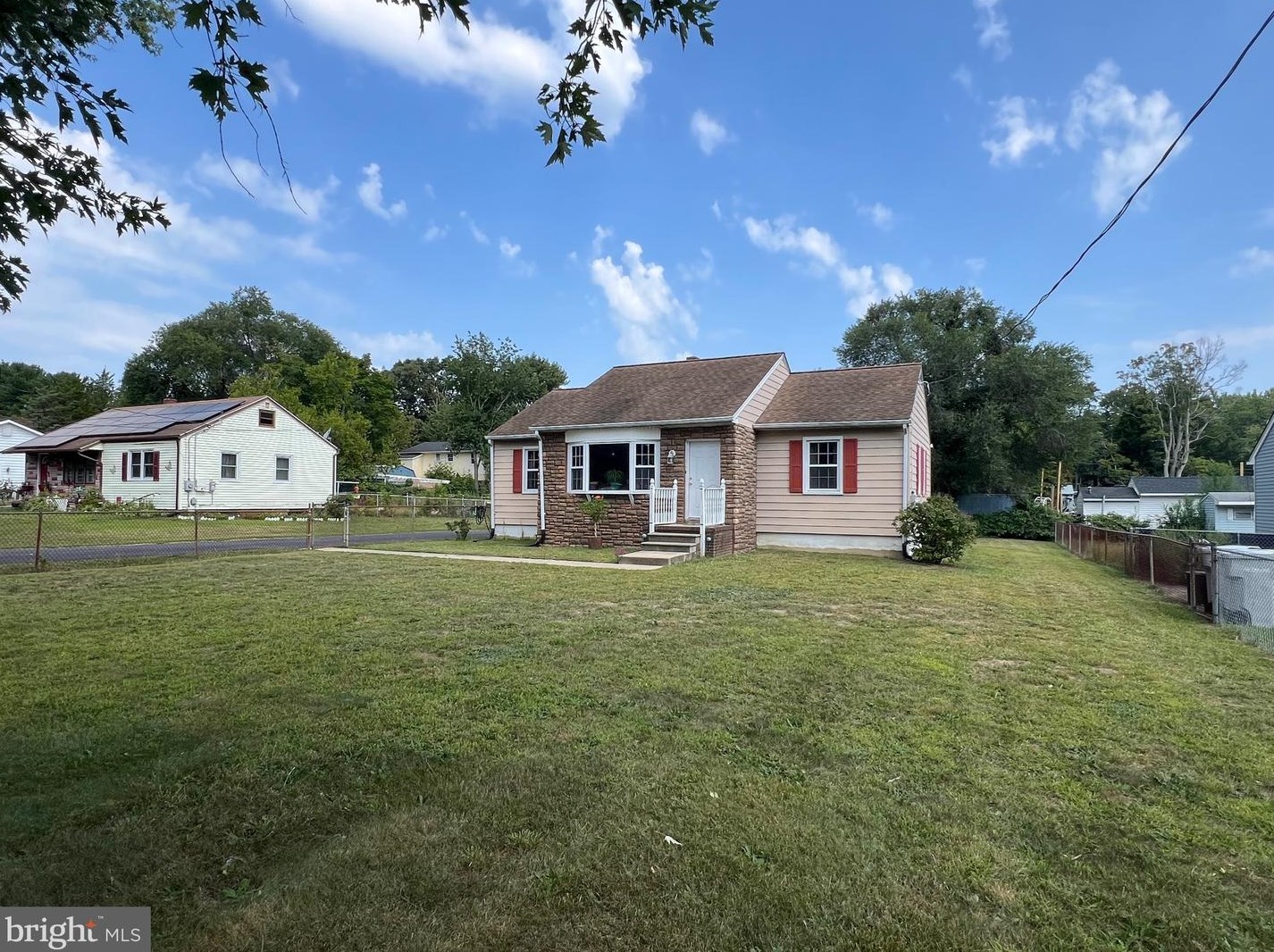 1404 Oak Rd, Vineland, NJ 08360-2247