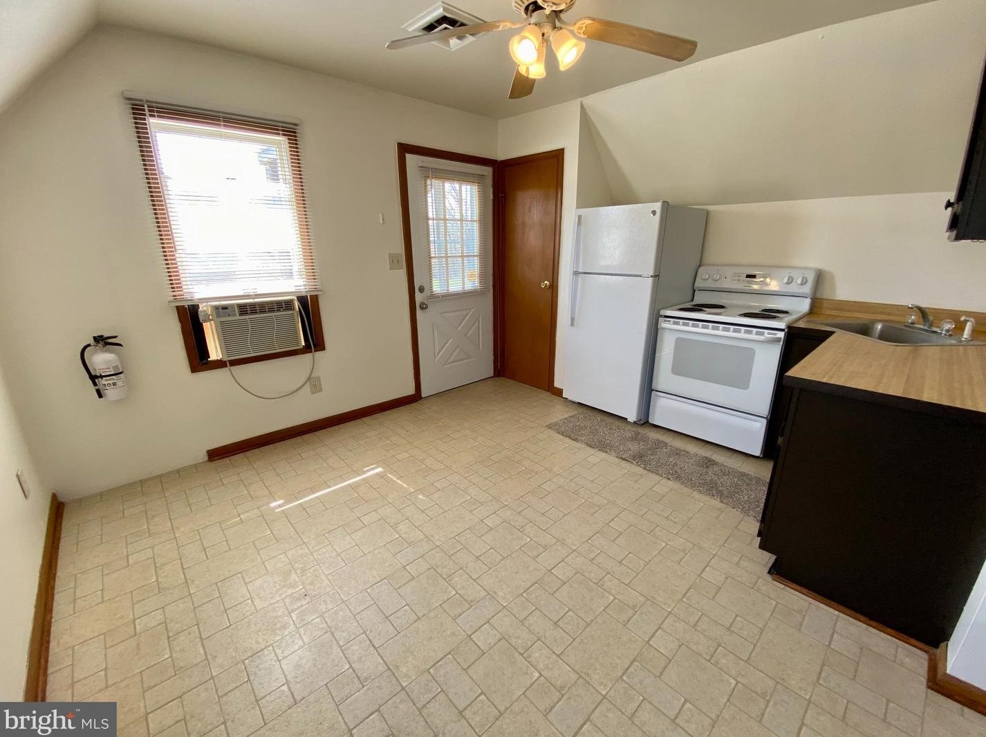 2641 Oak Rd, Vineland, NJ 08361-2541