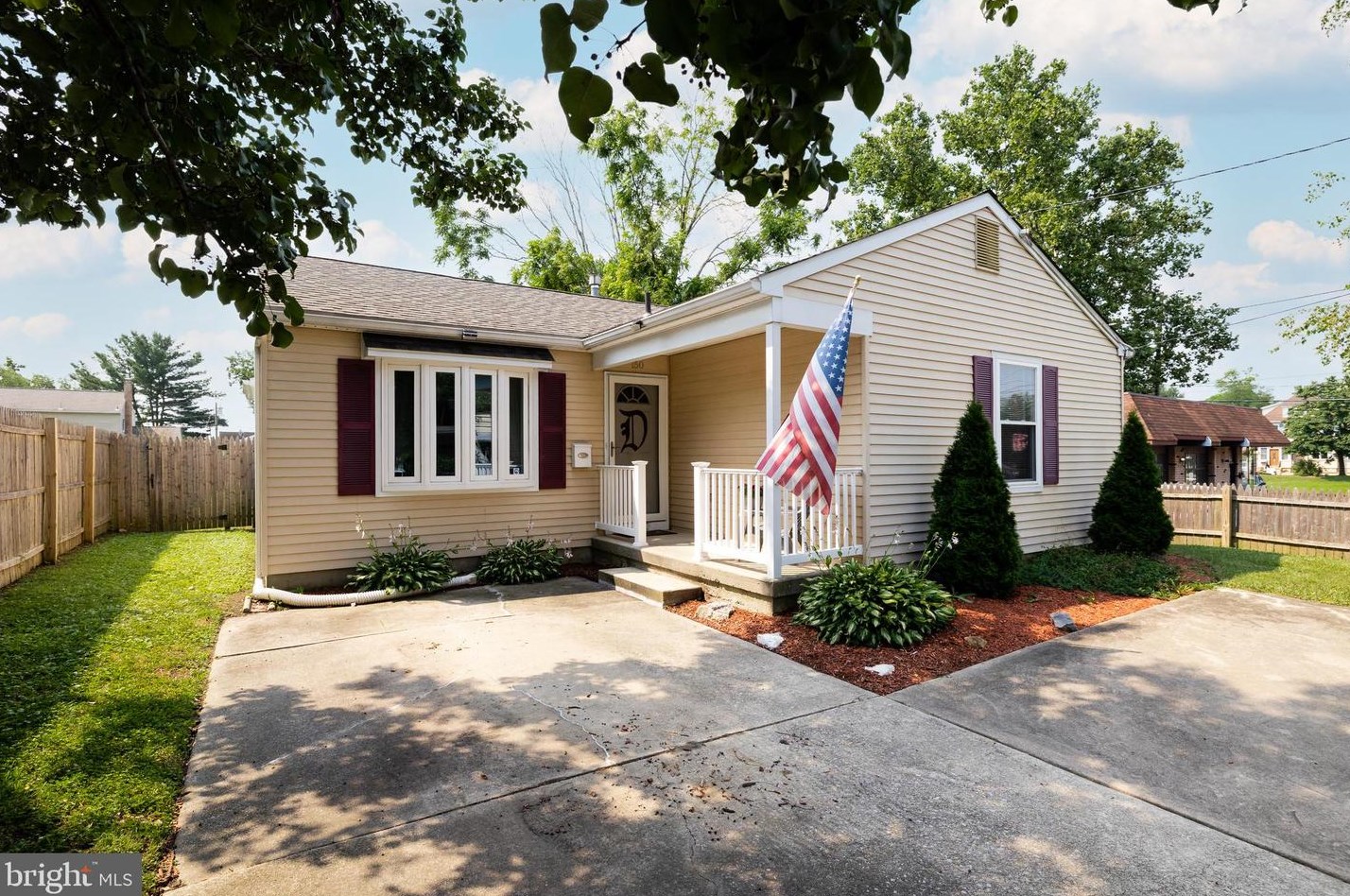 150 W Evesham Ave, Magnolia, NJ 08049