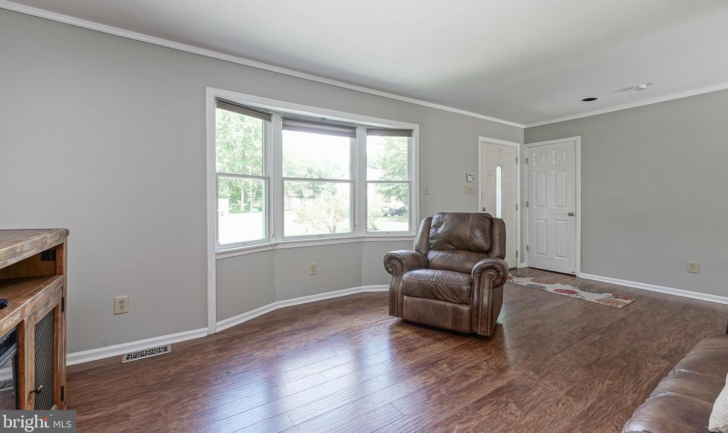 27 Grasmur Ct, Berlin Boro, NJ 08009