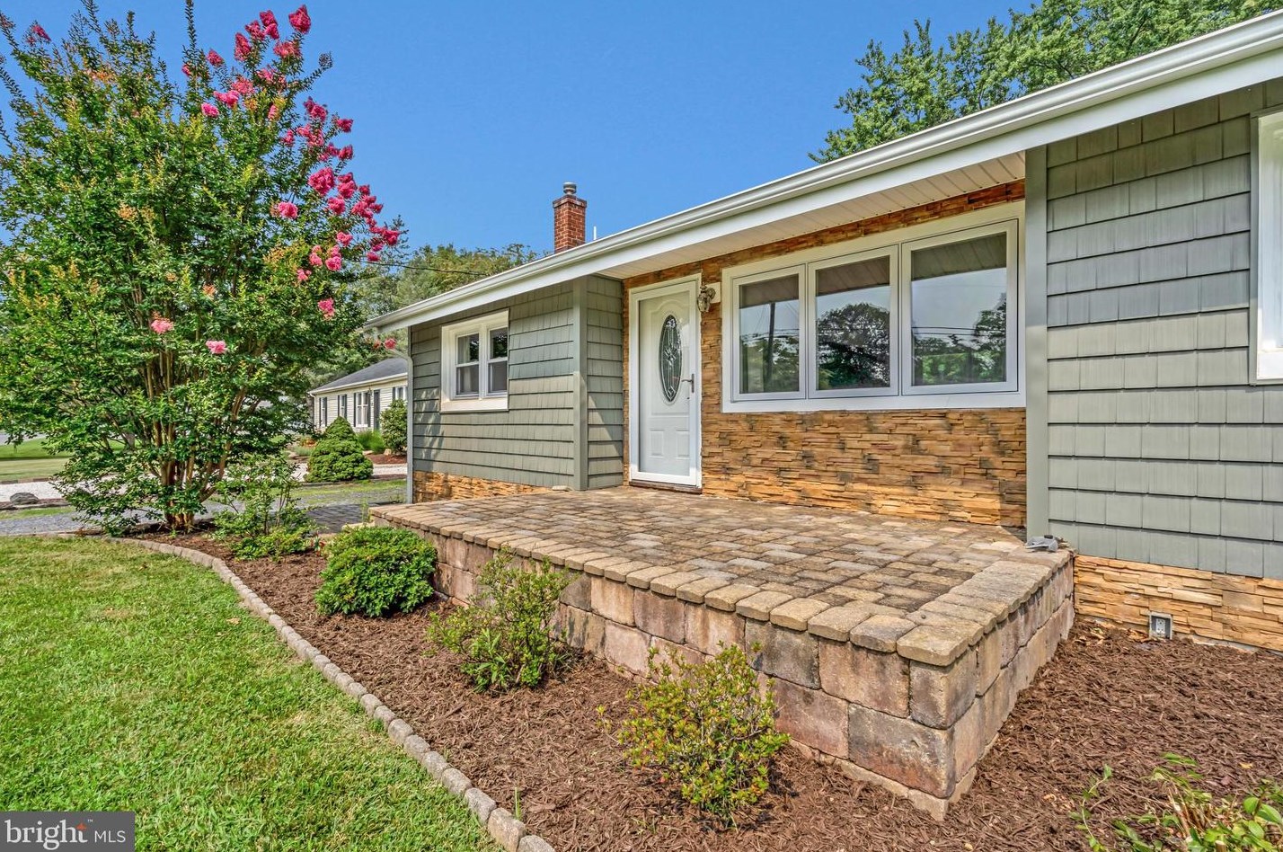 41 Plymouth Rd, Erial, NJ 08081-9740