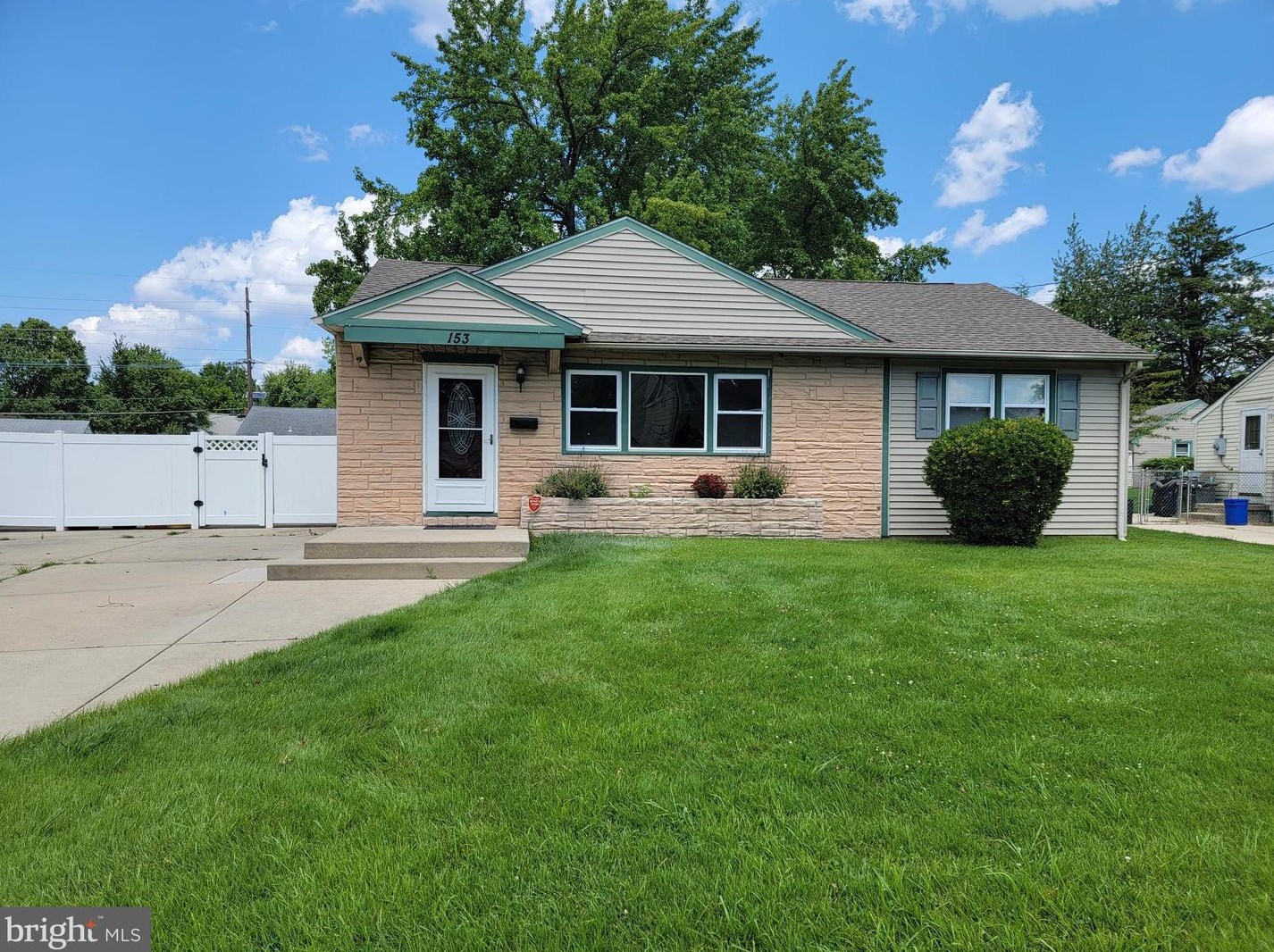 153 Russell Ave, Barrington, NJ 08007