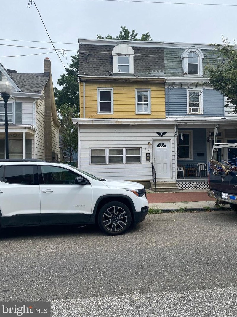 215 Monmouth St, Gloucester, NJ 08030