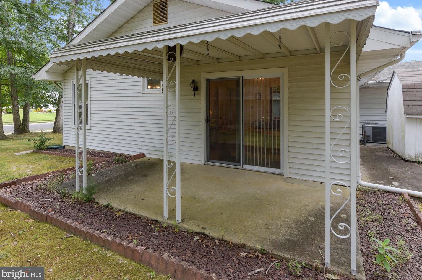 102 Oak Ave, Elm NJ  08037-9636 exterior