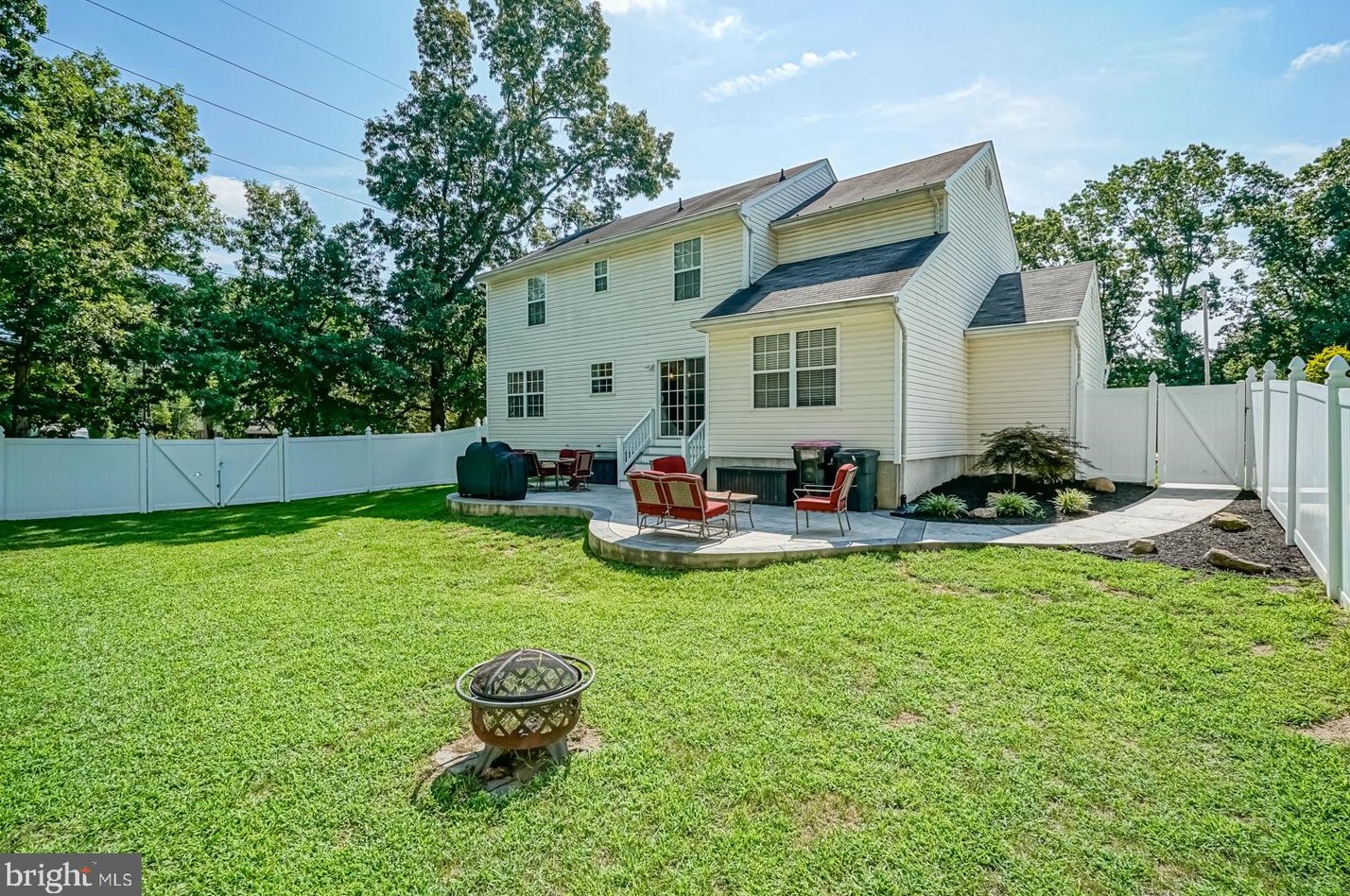 1 Wye Mill Dr, Erial, NJ 08081