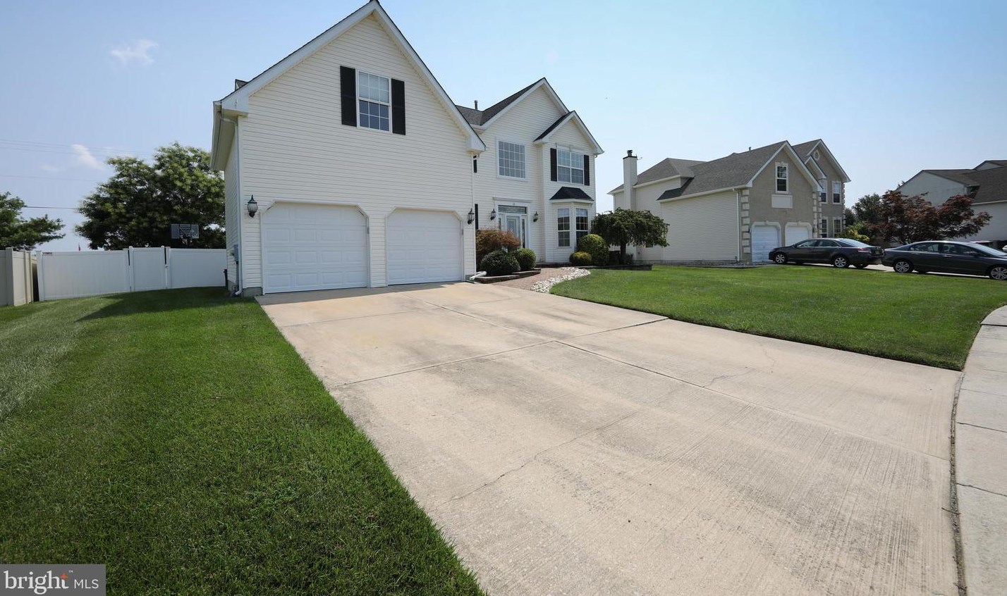 18 Aster Dr, Erial, NJ 08081