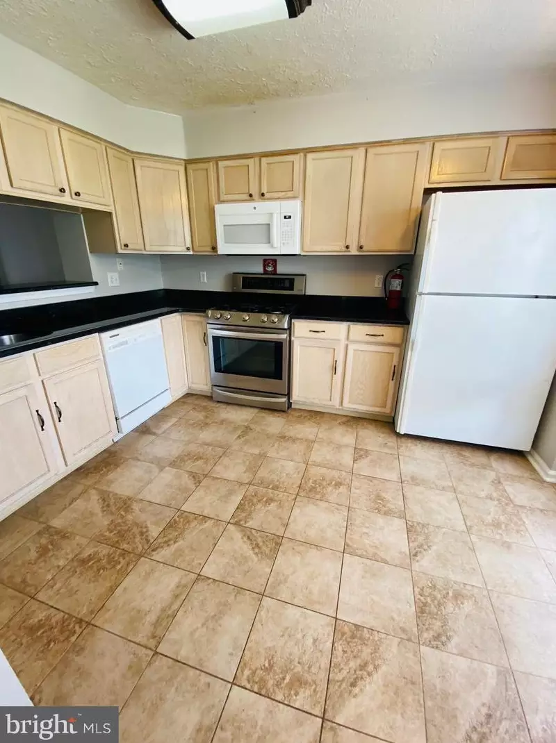 28 Bayhill Ct, Blenheim, NJ 08012