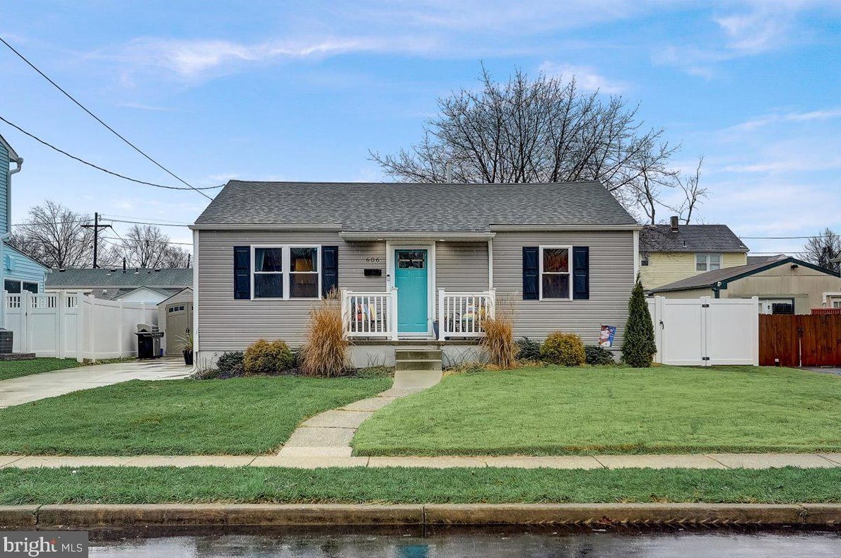 606 Grant Ave, Magnolia, NJ 08049-1112