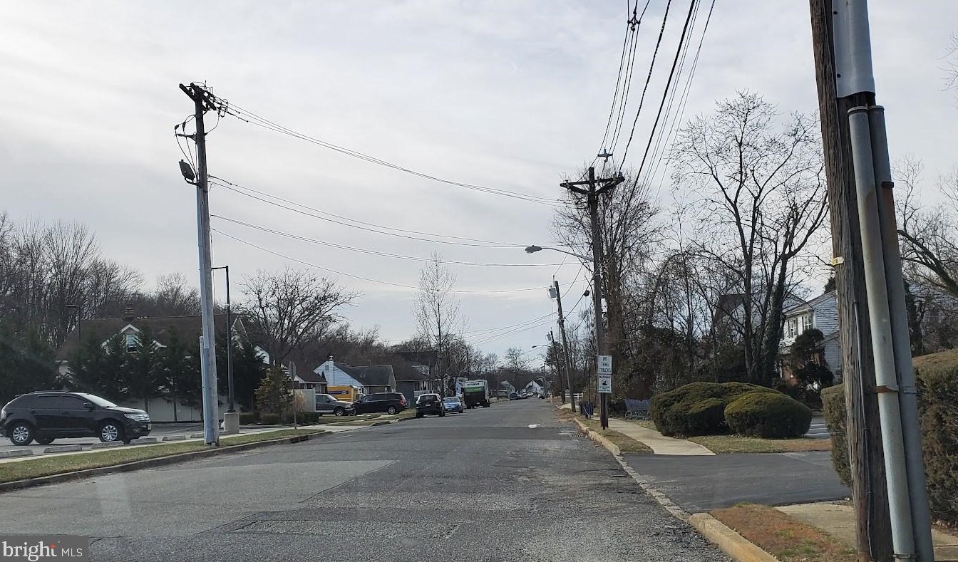 338 E Jefferson Ave, Magnolia, NJ 08049