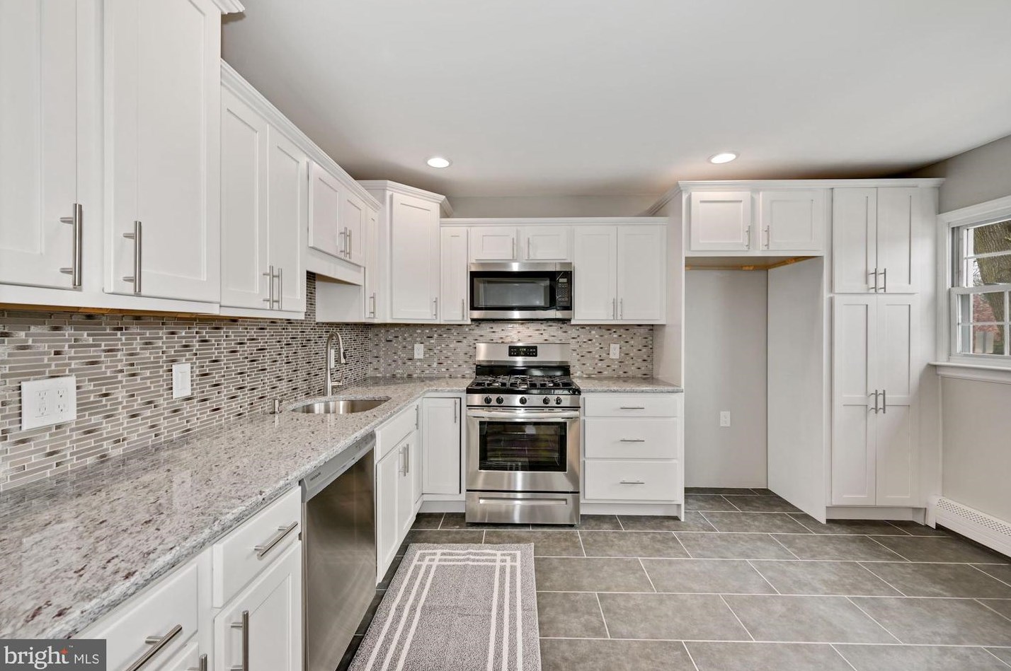 405 Evesham Ave, Magnolia NJ  08049-1726 exterior