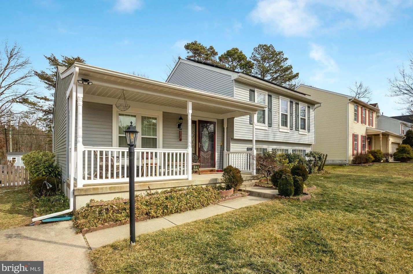 8 Rosalind Cir, Erial, NJ 08081-4702