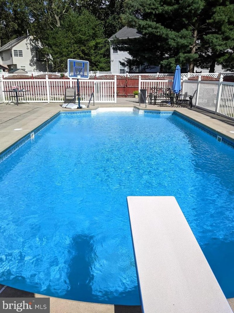 4 Yardley Ct, Erial, NJ 08081