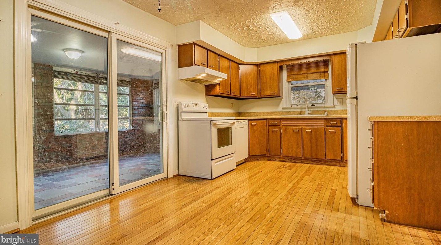 161 S Lakeview Dr, Gibbsboro, NJ 08026