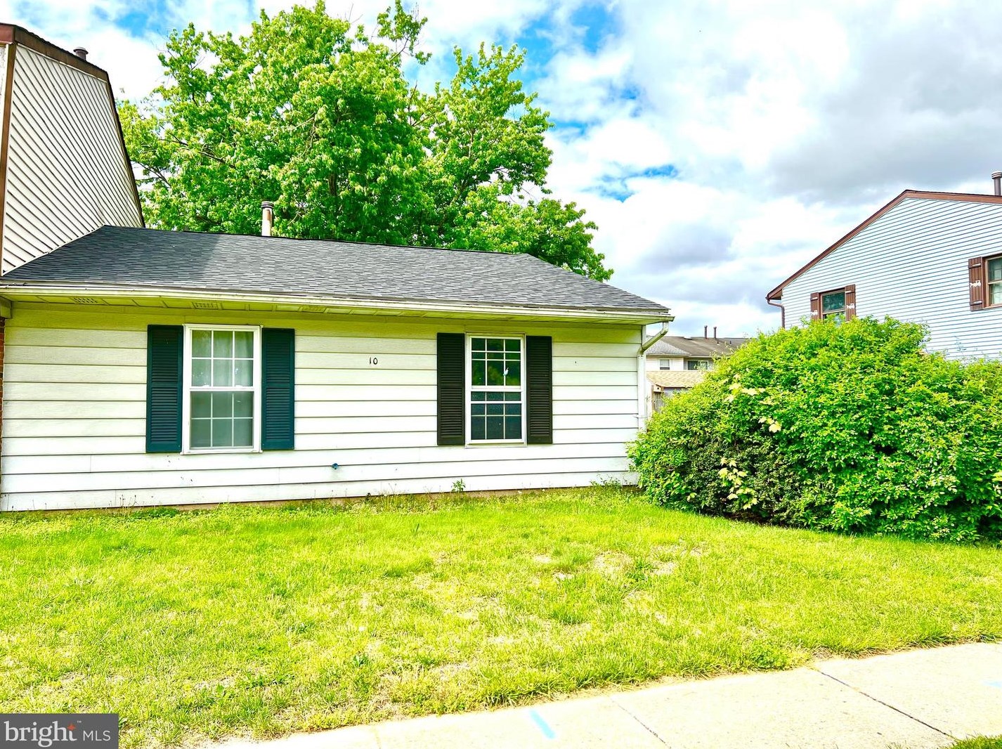 10 Madeley Ct, Erial, NJ 08081