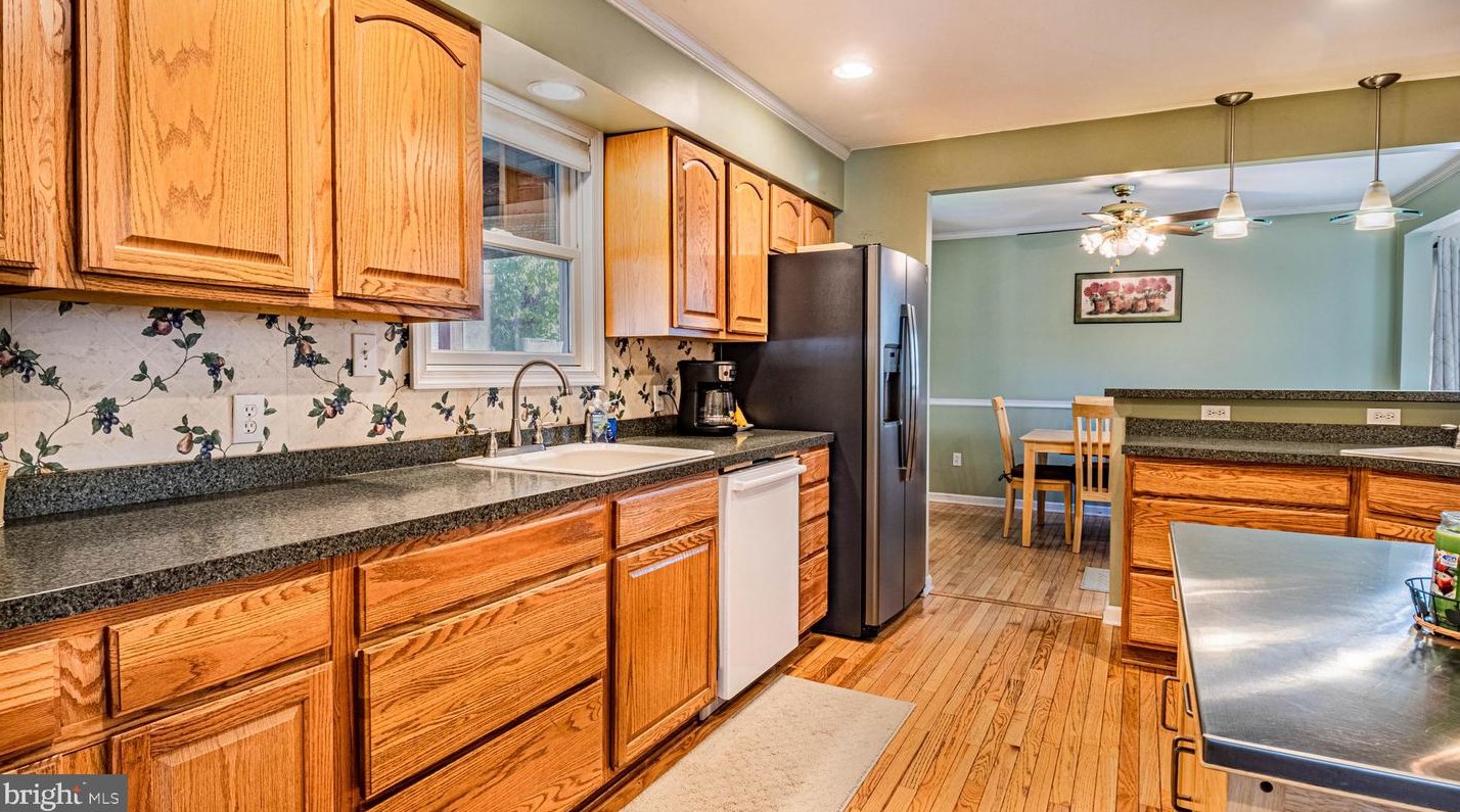 418 Spring Rd, Elm, NJ 08037-9009