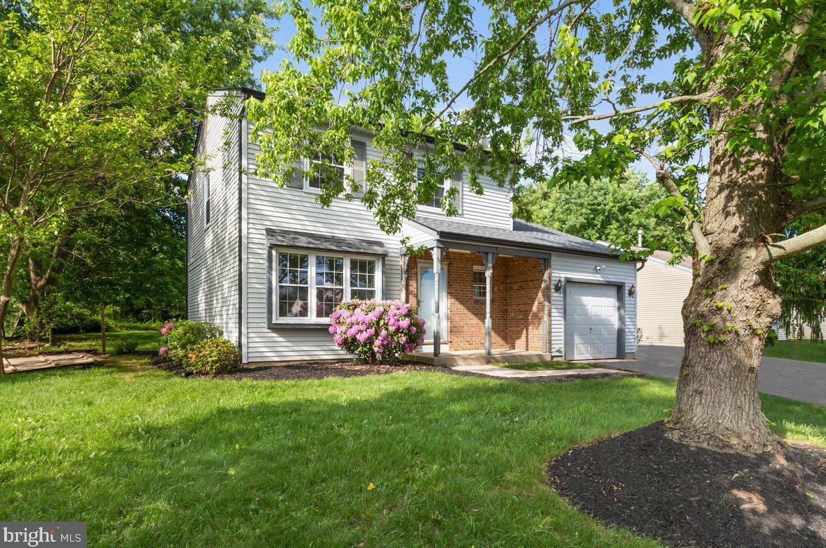 51 Scenic View Dr, Erial, NJ 08081