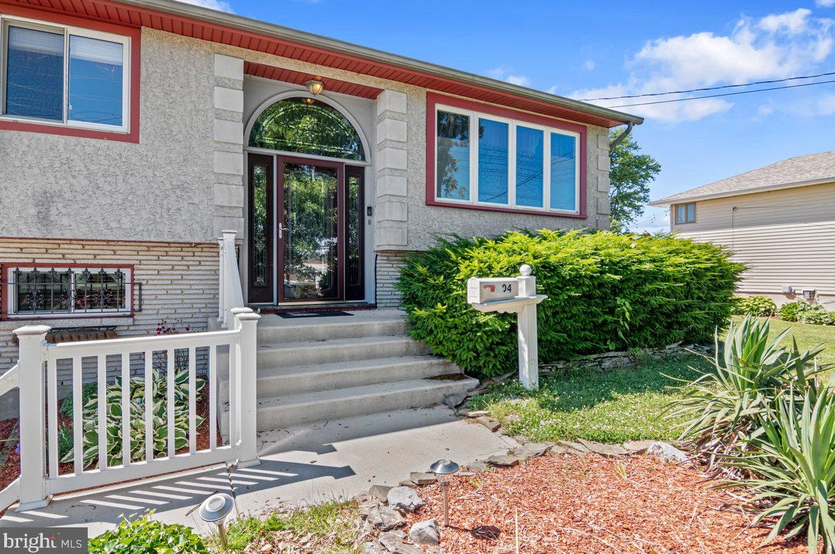 704 Evesham Rd, Glendora, NJ 08029-1014