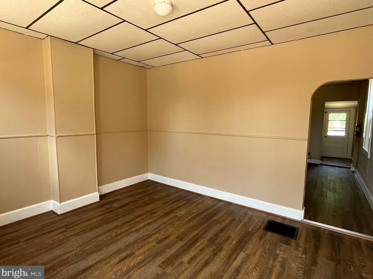 209 3rd St, Gloucester, NJ 08030