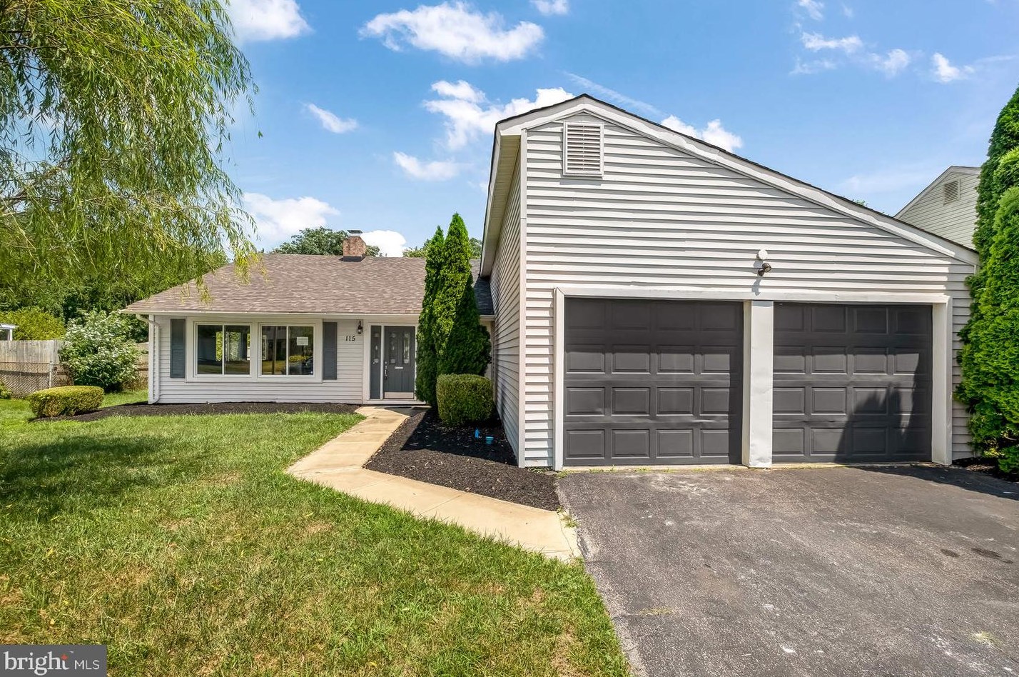 115 Arbor Meadow Dr, Erial, NJ 08081