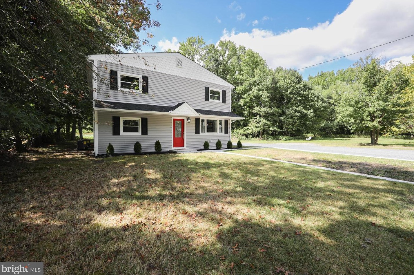 77 Holly Rd, Gibbsboro, NJ 08026