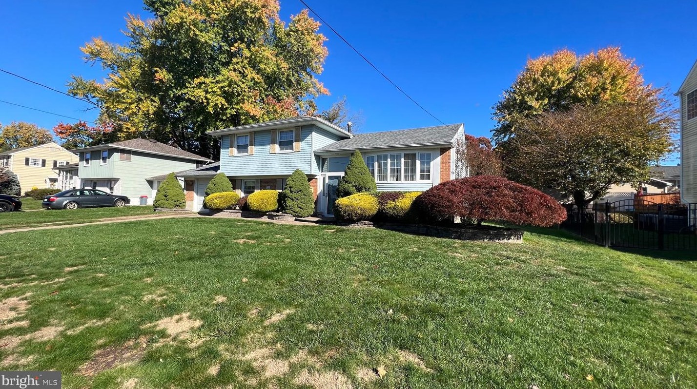 36 Longwood Dr, Stratford, NJ 08084