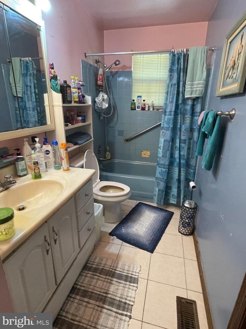 37 Pinehurst Dr, Waterford Township NJ 08004-2200 exterior