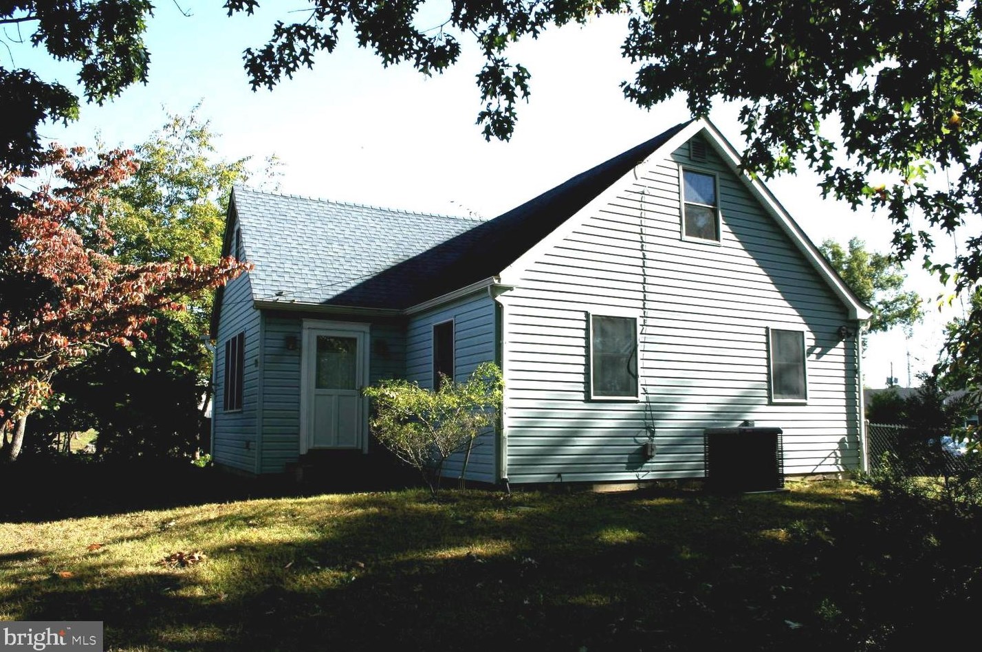20 W Laurel Rd, Stratford, NJ 08084