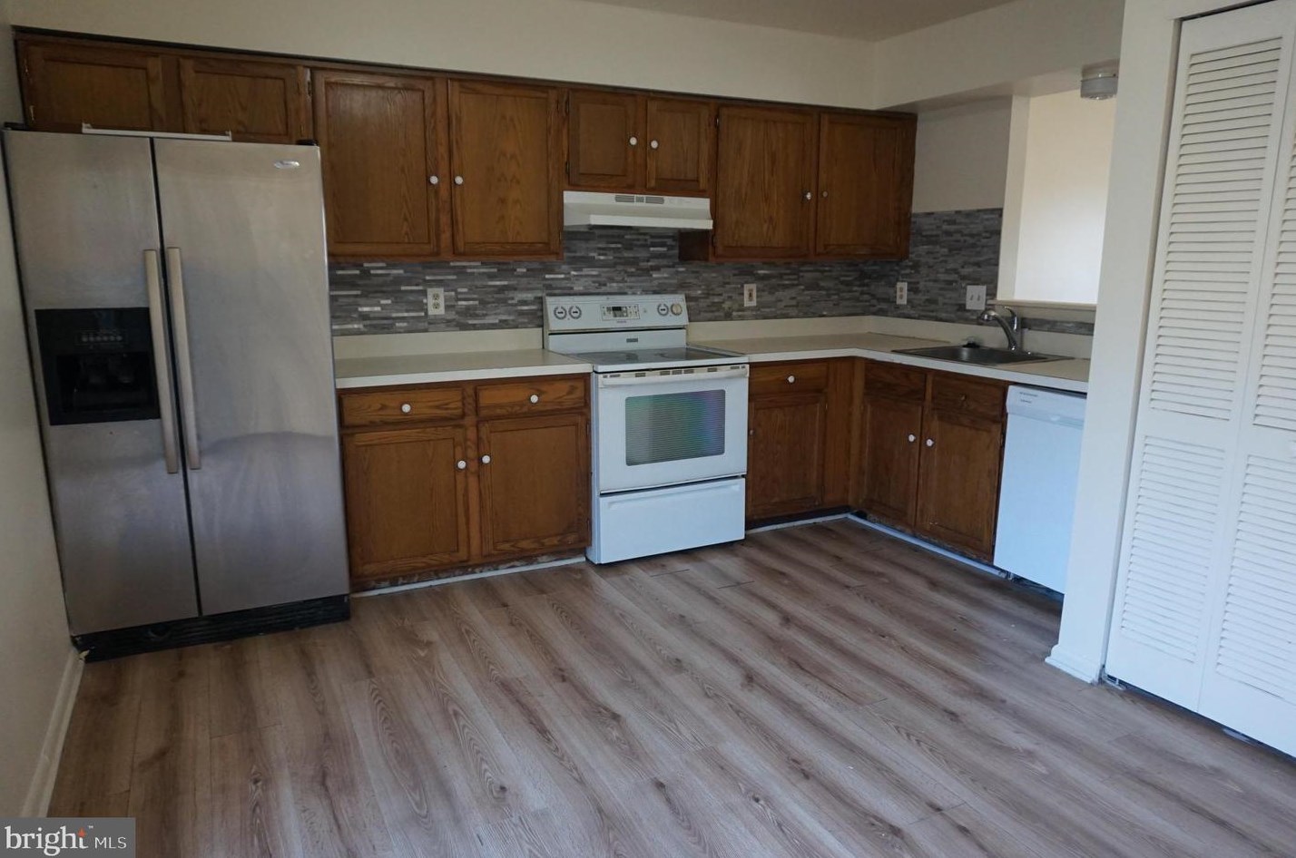 4 Lincoln Ln, Berlin Boro, NJ 08009