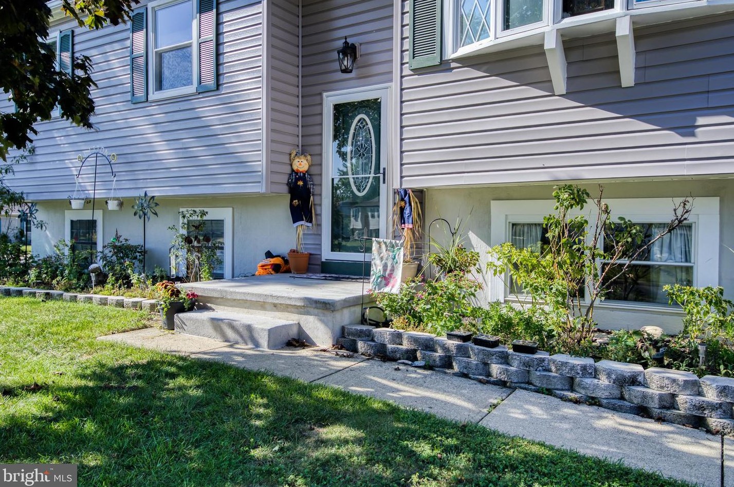 13 Spring Hollow Dr, Erial, NJ 08081