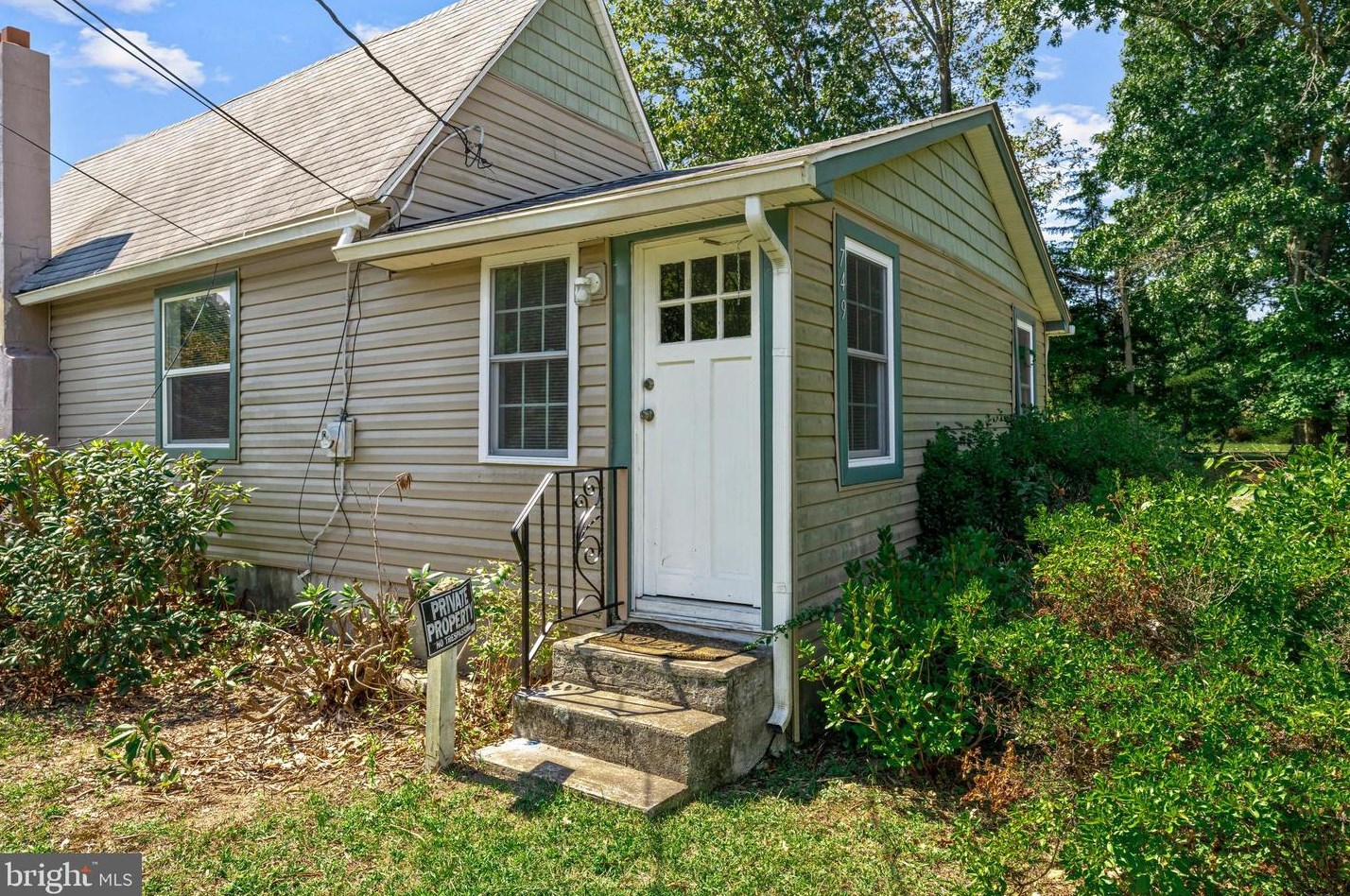 749 Maple Ave, Waterford Township, NJ 08004-1811