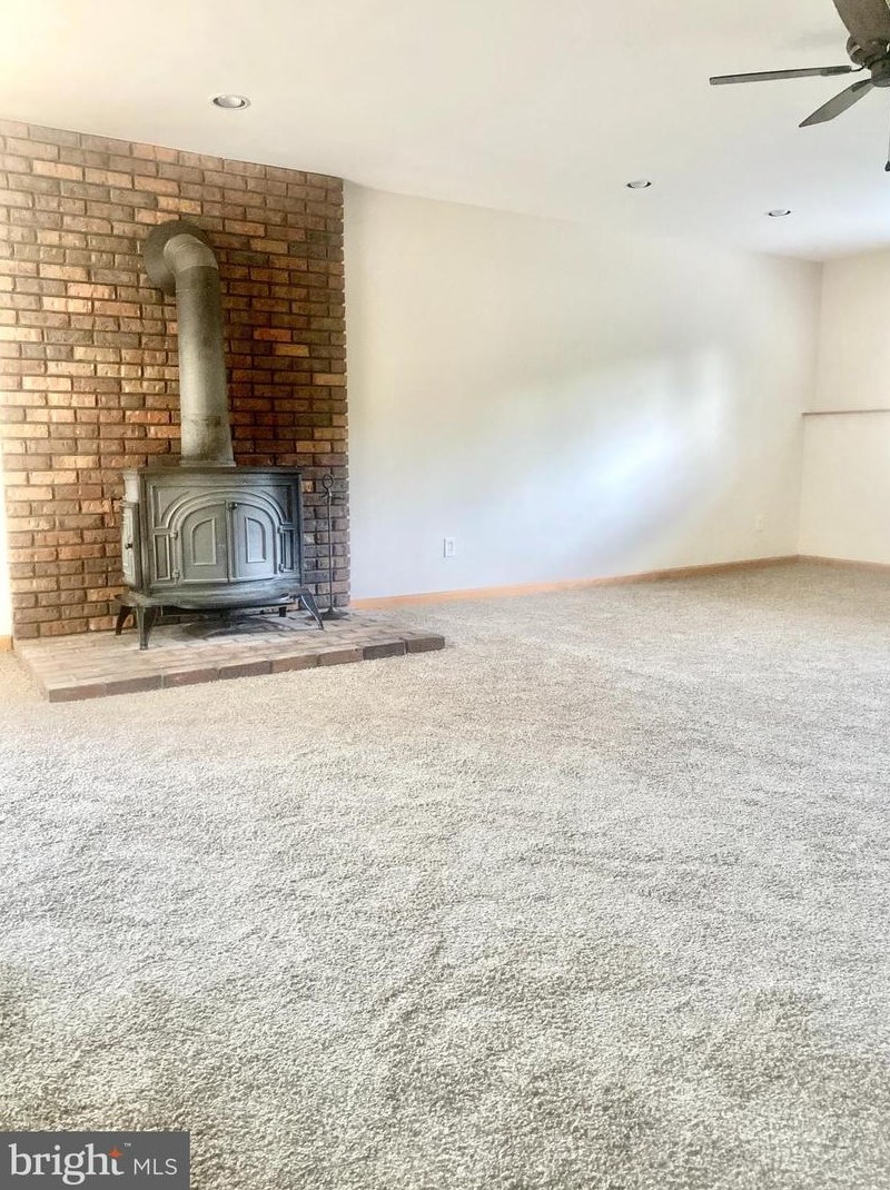 826 Plymouth Dr, Waterford Township NJ exterior