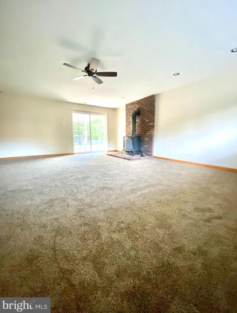 826 Plymouth Dr, Waterford Township NJ exterior